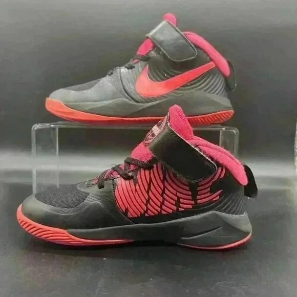 Nike Team Hustle D9 Kids Size 1Y Pink Black Basketball Shoes AQ4225-002 - Picture 2 of 8